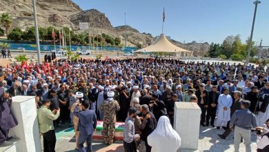 اقامه نماز بر پیکر مطهر شهید اهل سنت «یوسف گرگیج» در زاهدان